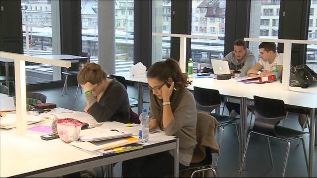 Weniger Stipendien für Aargauer Studenten