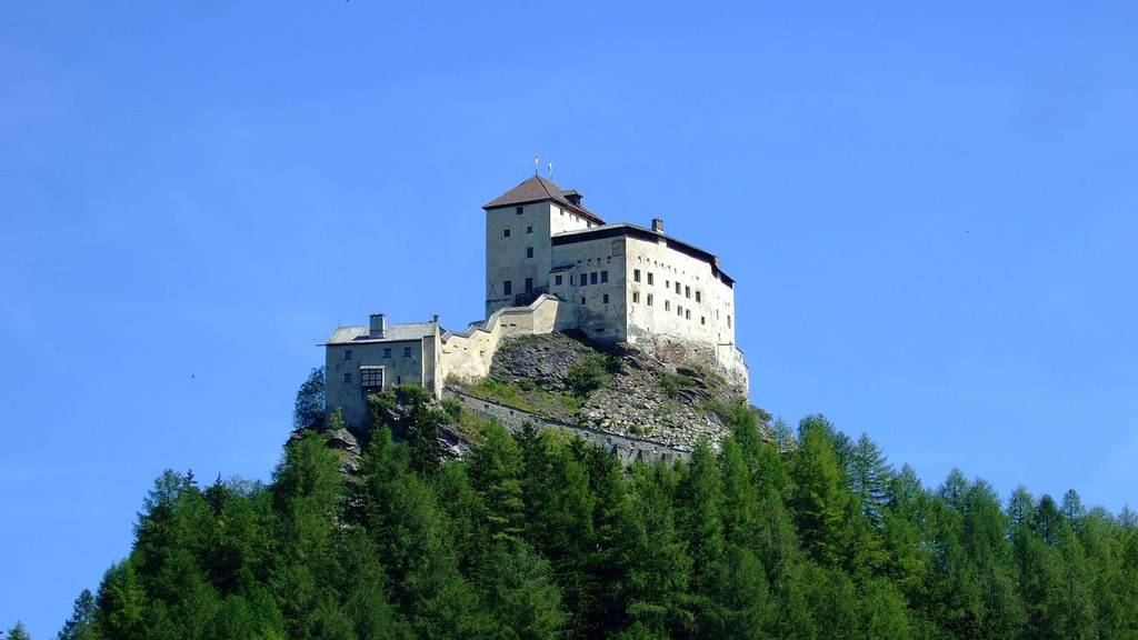 Schloss Tarasp von Osten