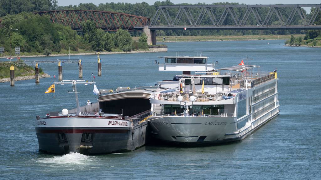 Schweizer Schiff Havarie Rhein