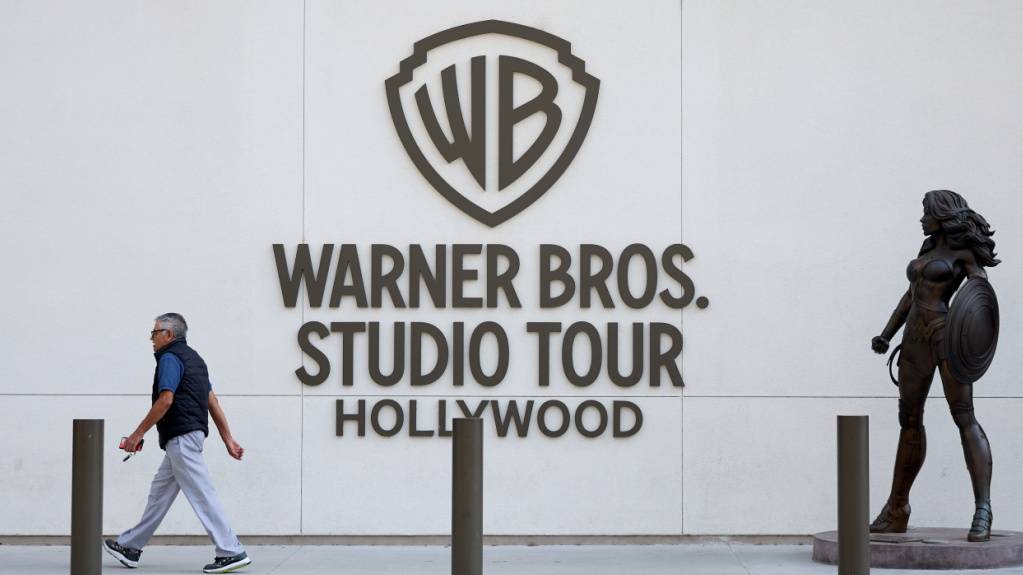 Erst sagte Donald Trump, er werde an der Prüfung des Kaufs von Warner Bros. durch Netflix beteiligt sein - nun habe er sich dagegen entschieden. Den Präsidenten bewegt vor allem die Zukunft von CNN. (Archivbild)