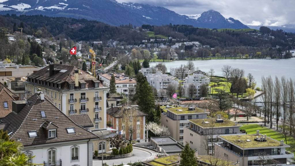 Aussicht auf Luzern: Die Mieten sind im Juni besonders in der Zentralschweiz gestiegen. (Archivbild)
