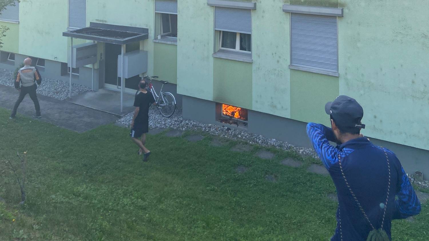 In Brugg ist ein Brand in einem Mehrfamilienhaus ausgebrauchen. 