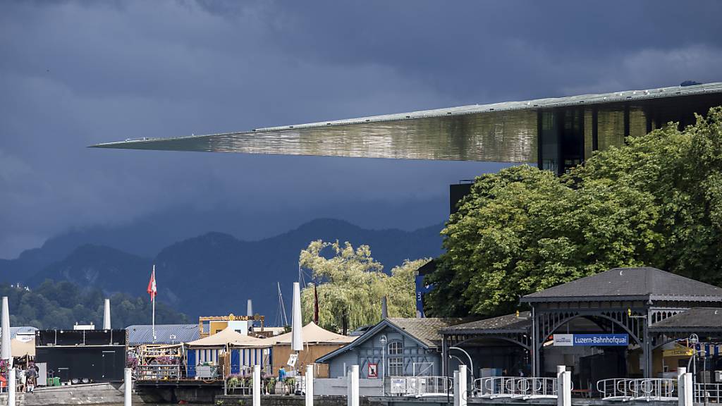 Zwei Klimaaktivisten störten ein Konzert im Kultur- und Kongresszentrum (KKL) Luzern. (Archivbild)