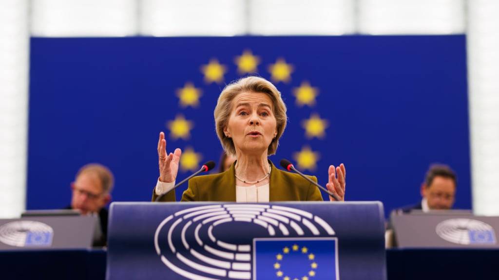 ARCHIV - Ursula von der Leyen (CDU), Präsidentin der Europäischen Kommission, im Europäischen Parlament. Foto: Philipp von Ditfurth/dpa