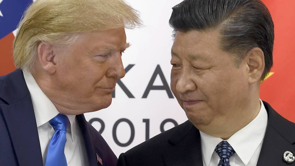 US-Präsident Donald Trump (links) will keine Sanktionen gegen den chinesischen Präsidenten Xi Jinping im Zusammenhang mit den Protesten In Hongkong ergreifen. (Archivbild)