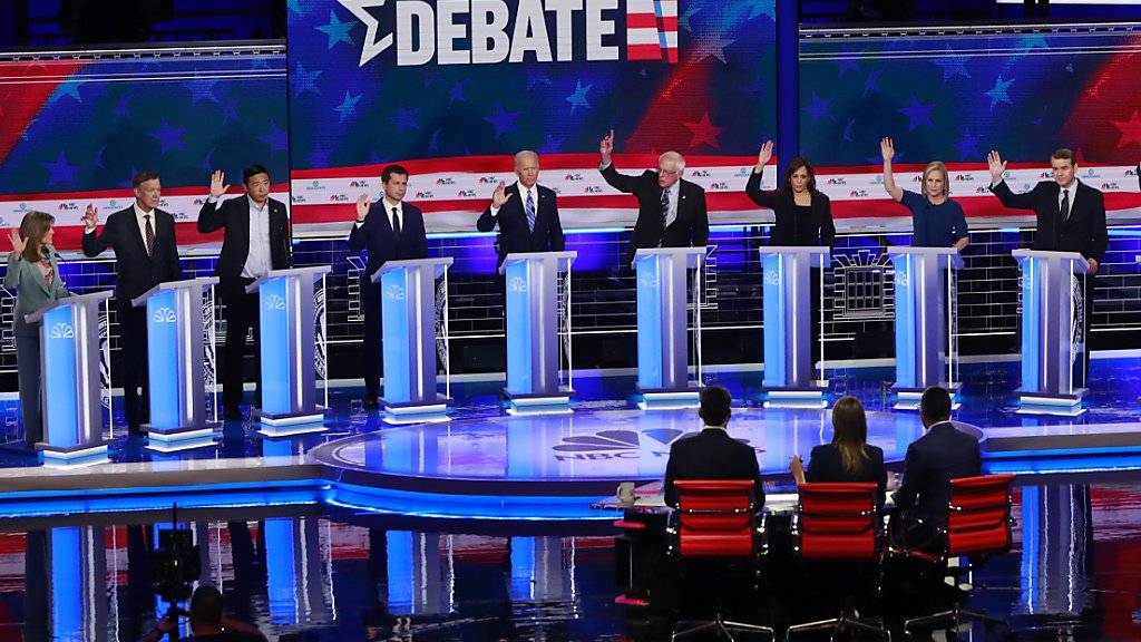 In den USA fand in der Nacht auf Freitag die zweite TV-Debatte demokratischer Präsidentschaftsbewerber statt.