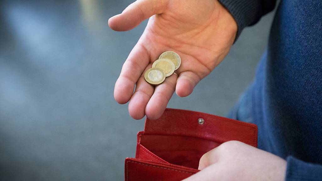 Ein Bündnis aus Gewerkschaften, rot-grünen Parteien und sozialen Organisationen fordert von den Ostschweizer Kantonsregierungen Massnahmen zur Armutsbekämpfung.