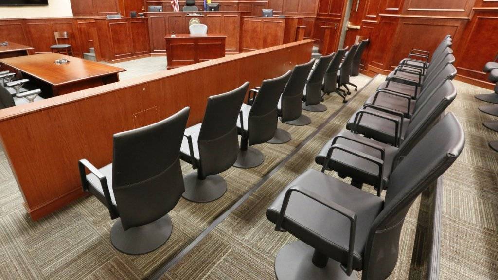 Die Plätze der Jury in einem Prozess in Colorado: Das höchste US-Gericht hat das Zustandekommen von Todesurteilen im US-Bundesstaat Florida für verfassungswidrig erklärt, weil die Jury nicht das letzte Wort hat. (Symbolbild)