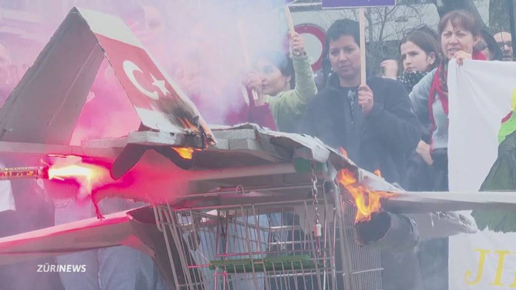 Rund tausend Personen an unbewilligter Frauendemo in Zürich