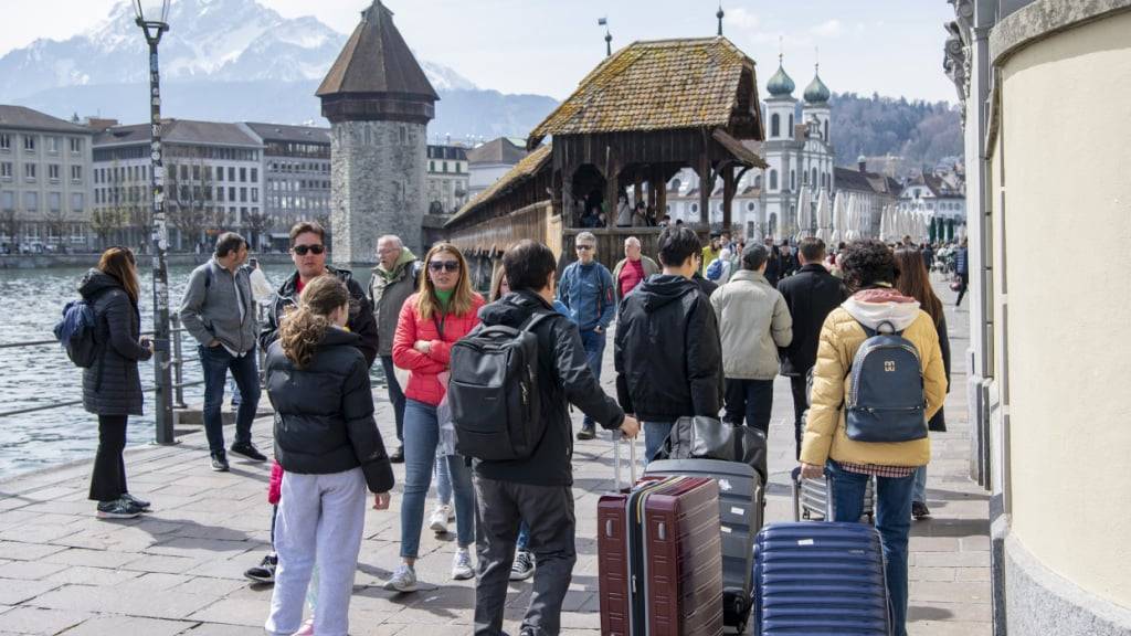 Begründet wird das Wachstum der Ausgaben von ausländischen Touristen in der Schweiz mit den steigenden Gästezahlen. Dies habe in der Hotellerie und der Parahotellerie für höhere Übernachtungszahlen gesorgt. (Archivbild)