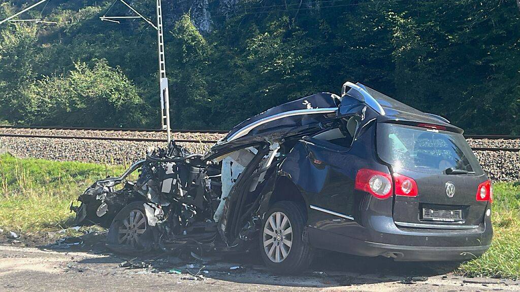 Am Auto entstand Totalschaden.