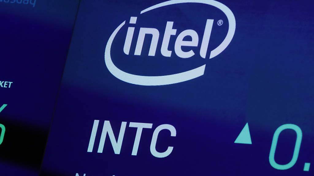 Der Chipriese Intel hat angesichts der globalen Halbleiter-Knappheit den Ausbau seiner Produktionskapazitäten angekündigt. Zum einen will der Konzern zwei neue Fabriken im US-Bundesstaat Arizona bauen. (Archivbild)