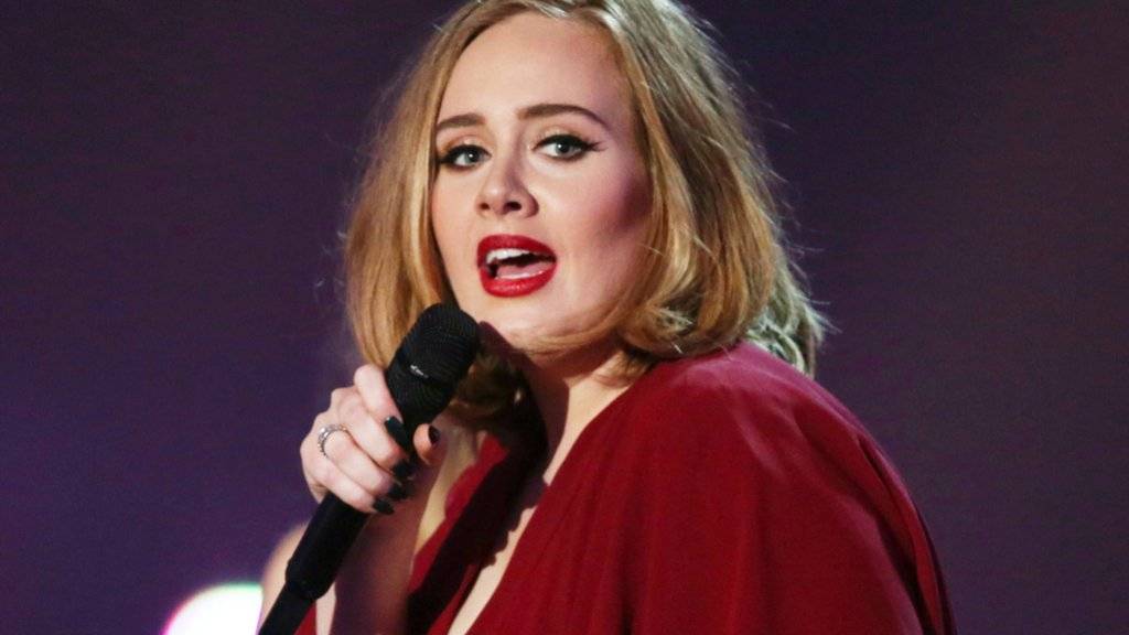 Zwei Konzerte hätten noch gefehlt, dann hätte Sängerin Adele ihre Welttournee abgeschlossen gehabt. Nun musste die Britin die beiden Shows absagen. (Archivbild)