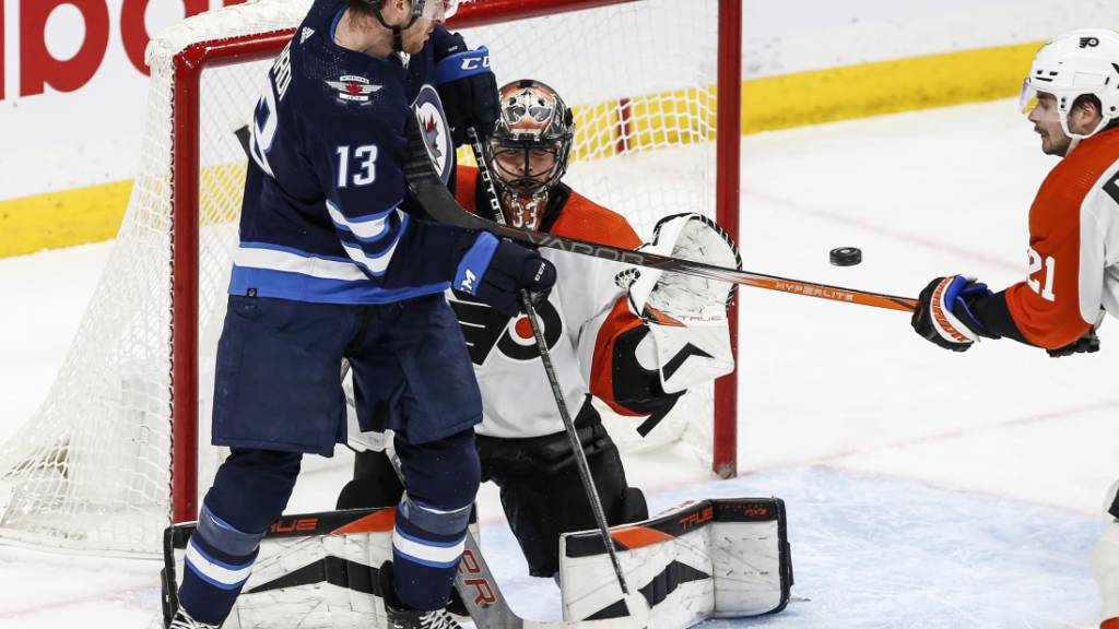 Philadelphias Goalie Samuel Ersson (35 Paraden) lässt die Offensive der Winnipeg Jets verzweifeln