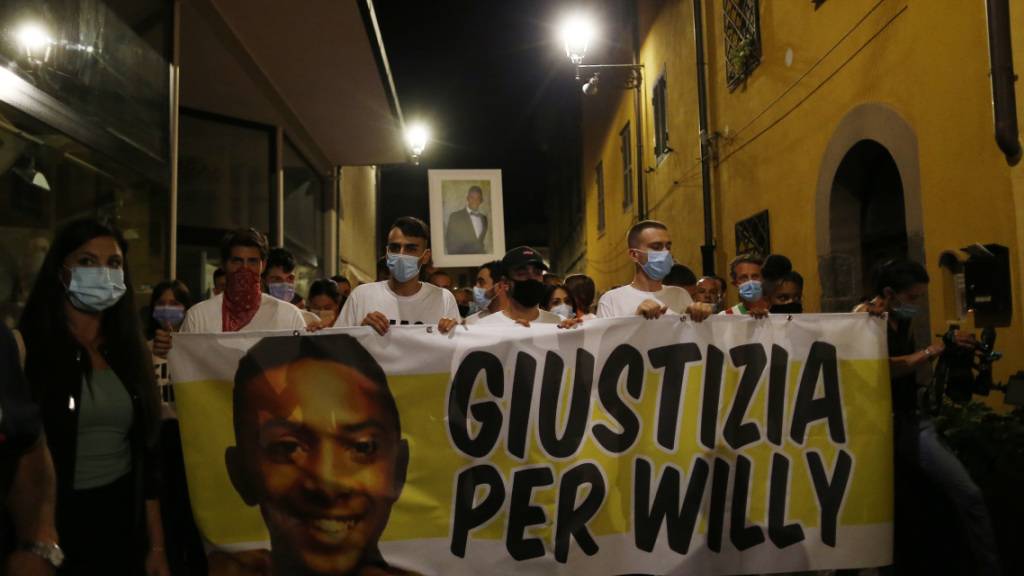 Demonstranten in Paliano fordern «Giustizia Per Willy» («Gerechtigkeit für Willy»). Foto: Cecilia Fabiano/Lapresse/LaPresse/AP/dpa