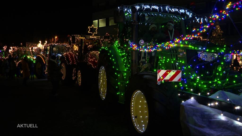 Weihnachtliche Traktoren: Bauern danken Bevölkerung in Solothurn mit Umzug
