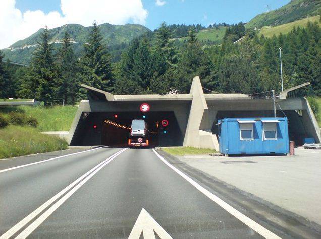 Das Südportal des Gotthard-Strassentunnels.