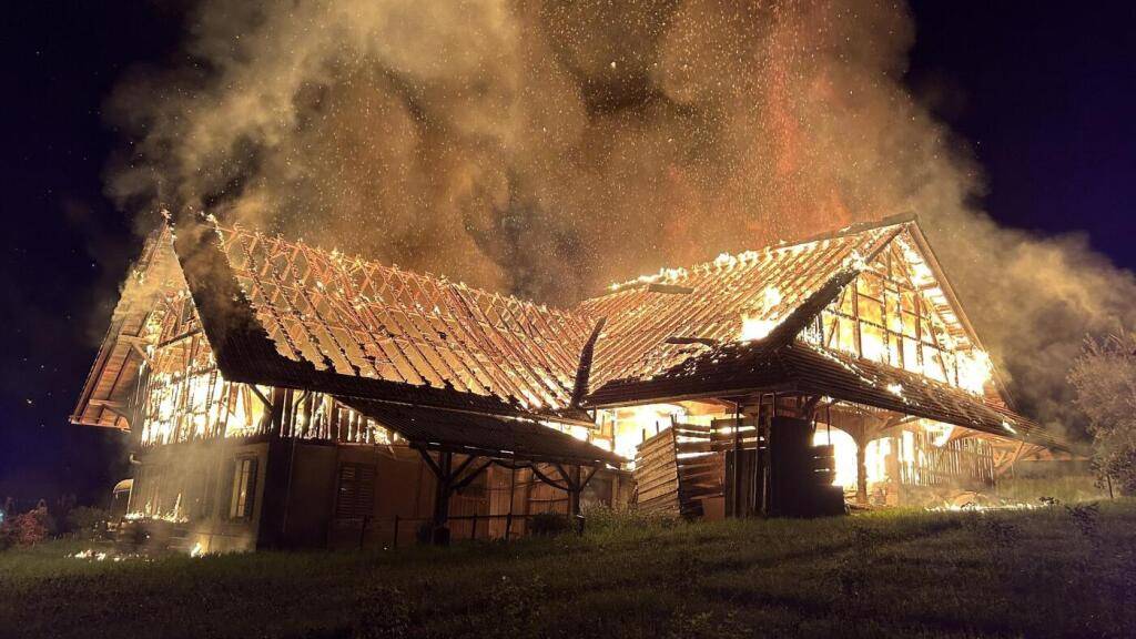 In Bonstetten brannte es 2024 mehrmals, unter anderem stand auch ein leerstehendes Bauernhaus in Flammen.