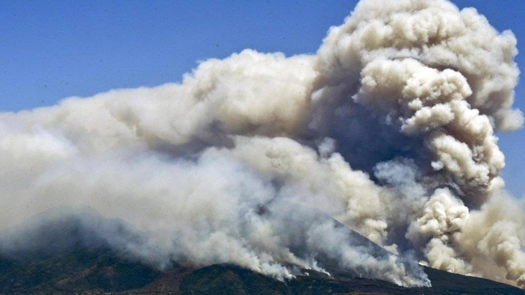 Die Waldbrände an den Flanken des Vesuv liessen Anwohner an einen Vulkanausbruch denken.