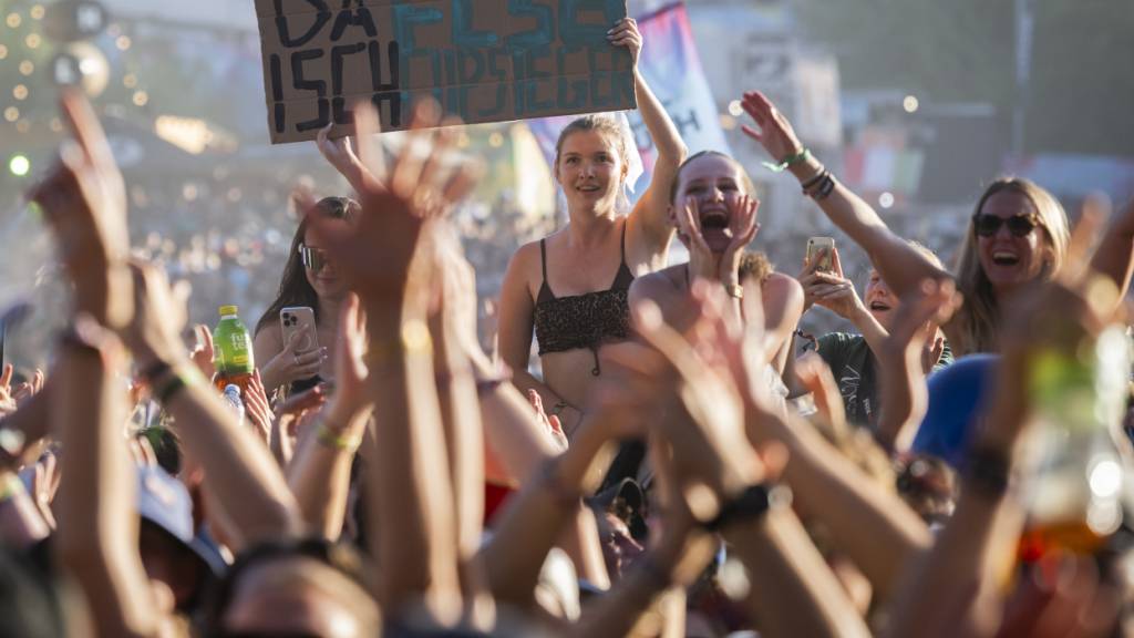 Am 48. Openair St. Gallen gab's jede Menge Musik, grosse Hitze, viele Fans: Im Bild diejenigen der Band Hecht am Freitag, 26. Juni 2026.