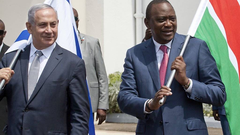 Israels Premierminister Netanjahu und der kenianische Präsident Kenyatta bei Netanjahus Besuch in Nairobi.
