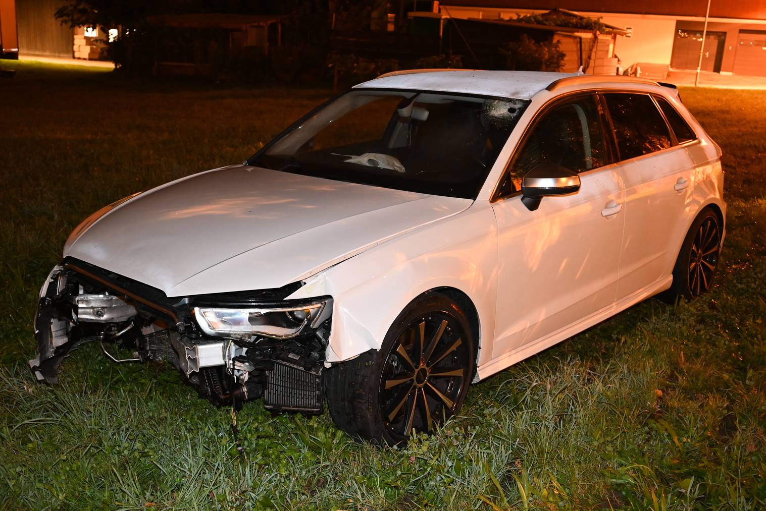 Auch am Auto des 22-Jährigen gab es Sachschaden.