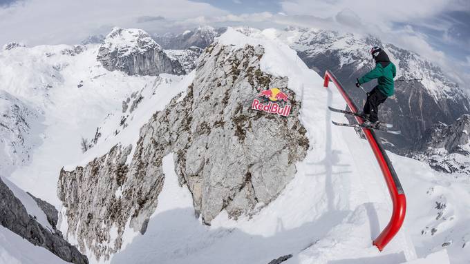 Freeskier Fabian Bösch meistert den «schmalsten Slopestyle-Kurs der Welt»