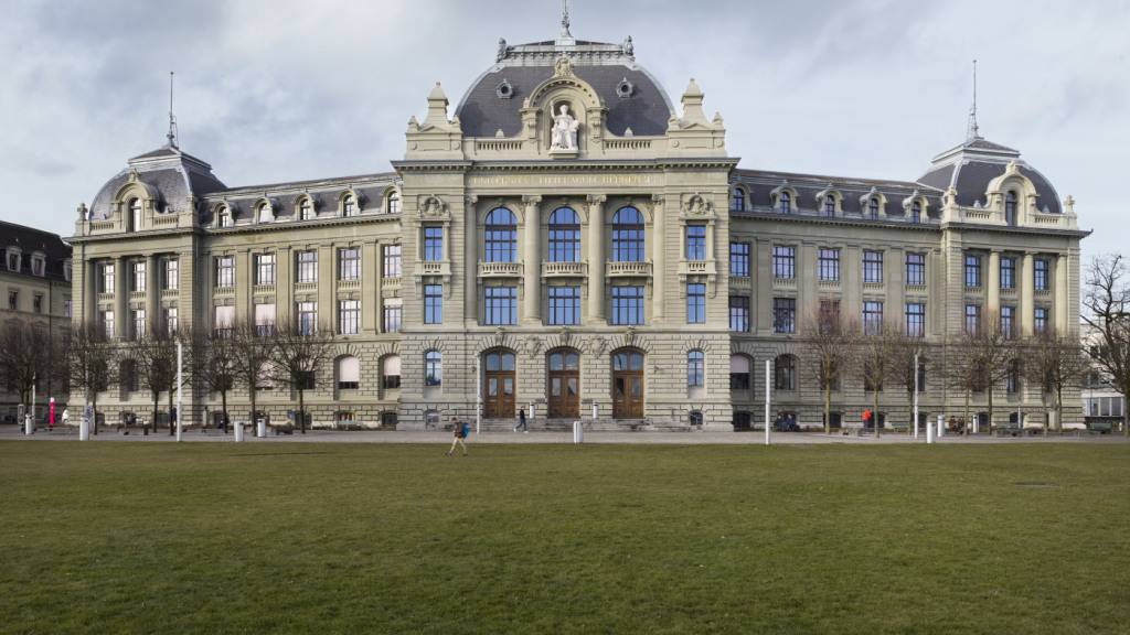 Die Universität Bern will zwei Prozent weniger ausgeben. (Archivbild)