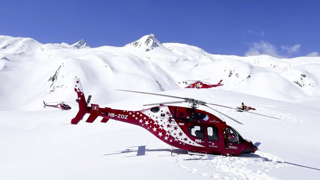 Die Evakuation der Bergsteiger konnte laut Mitteilung der KWRO schliesslich mit der Air Zermatt durchgeführt werden. (Archivbild)
