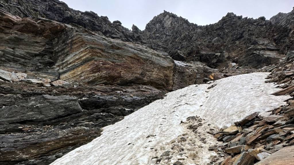 Der Leichnam des vermissten Bergsteigers  wurde bei einem Suchflug der Rega an der Nordflanke des Piz da la Margna oberhalb von Maloja GR entdeckt.