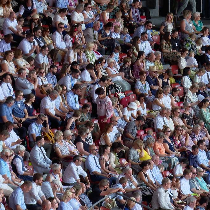 «Dient der geistigen Erbauung»: Zeugen Jehovas treffen sich zum Sonderkongress