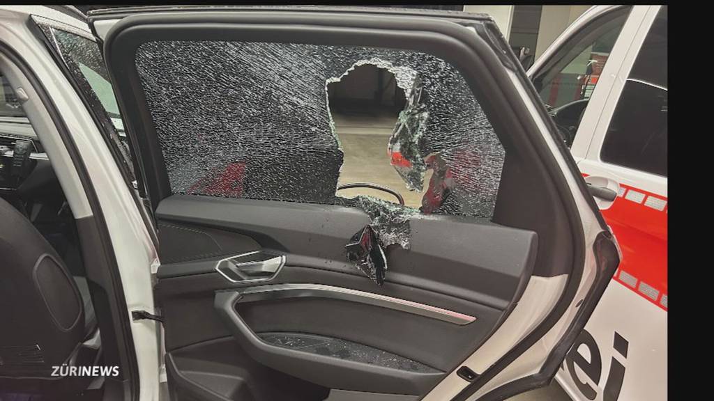 Während Fanmarsch: FCZ-Fans demolieren Polizeiauto