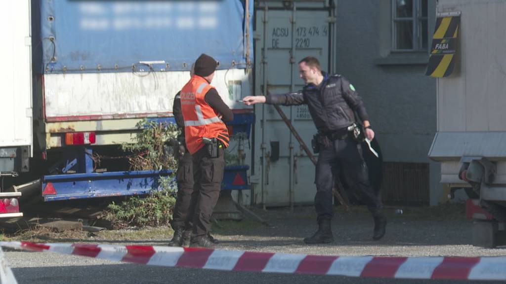 Tötungsdelikt in Rebstein –  Mann (49) leblos auf Vorplatz gefunden