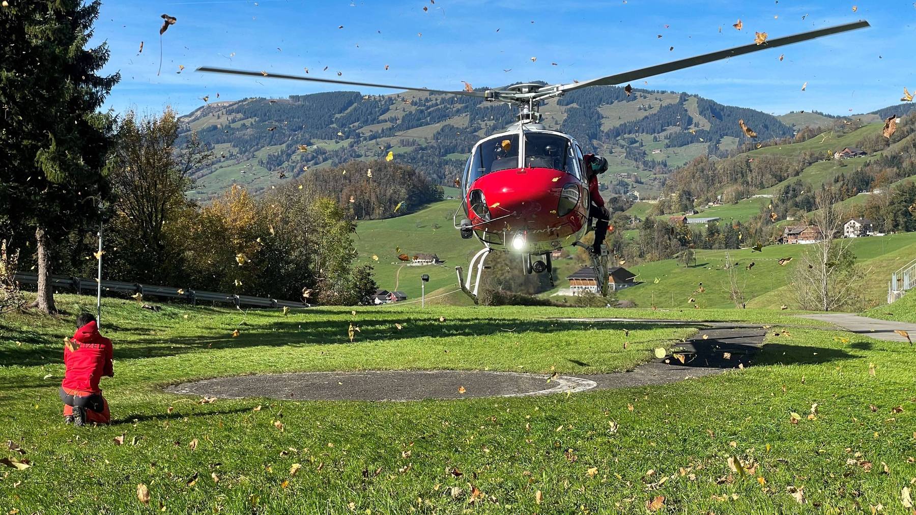 Eine Helikopter-Crew hat den vermissten Mann entdeckt