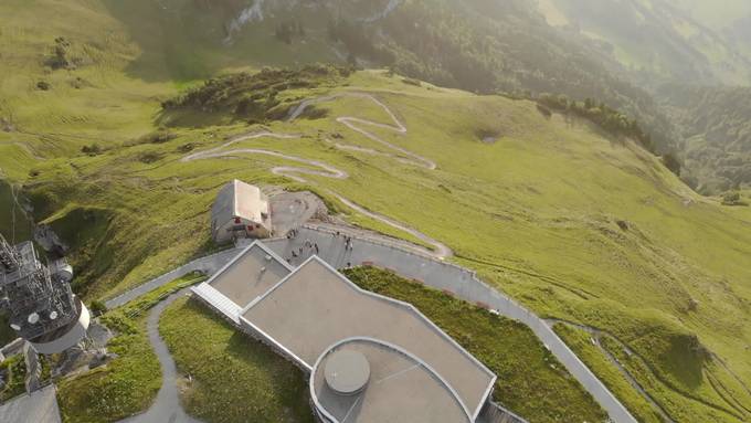 Mit Kunst und Lift: Neuer Tunnel auf Hohem Kasten eröffnet