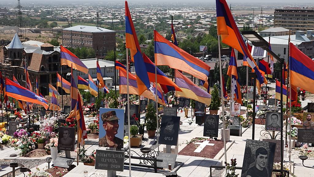 Nach Krieg um Berg-Karabach: Armenien wählt ein neues Parlament