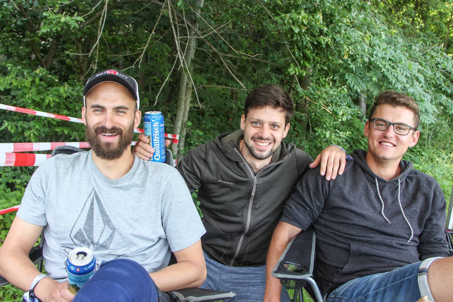 Marvin (Mitte) und seine Freunde sind von Gossau nach St.Gallen gewandert. (Bild: FM1Today/Stefanie Rohner)