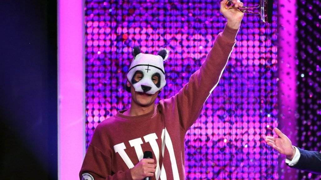 Der Mann mit der Panda-Maske schafft mit seinem Hit «Easy» einen Meilenstein.