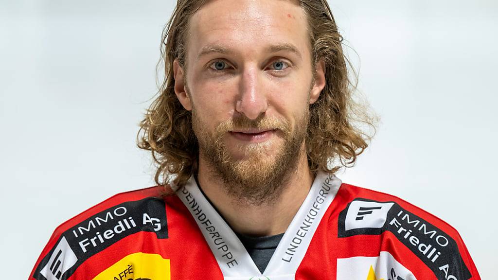 Jesse Zgraggen, in dieser Aufnahme vergangenen September noch im Dress des SC Bern, spielt künftig wieder für Ambri-Piotta