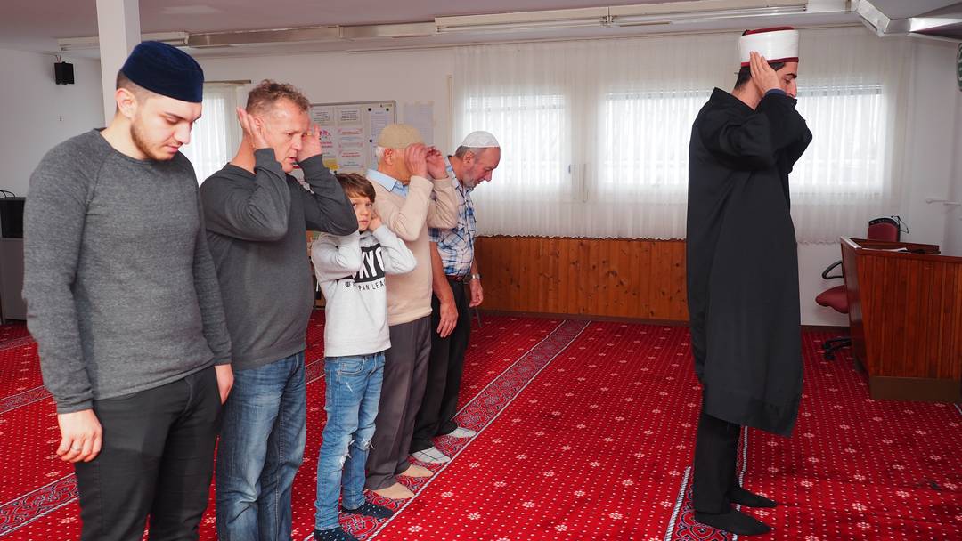 Blick In Die Moschee Mit Frauen In Einem Raum Kann Sich Ein Mann Nicht Auf Das Gebet Konzentrieren Brugg rgau rgauer Zeitung