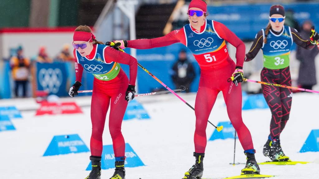 Nadja Kälin läuft den Team-Sprint mit Nadine Fähndrich