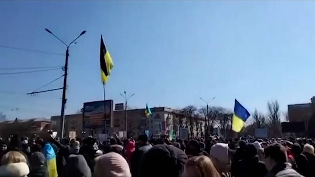 Tausende demonstrieren in eroberter Stadt Cherson gegen russische Besatzung
