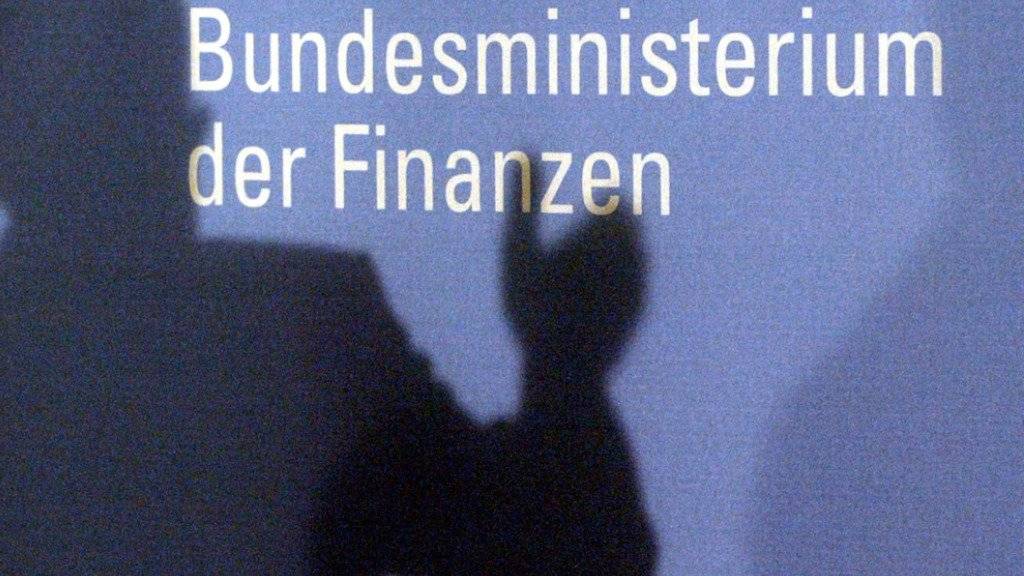 Deutschland kann die Schulden der öffentlichen Hand leicht senken - sie betragen aber weiterhin rund 2 Billionen Euro.