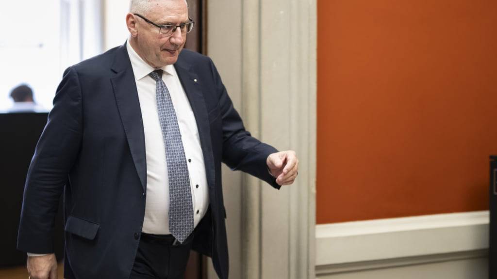 Der Aargauer SVP-Nationalrat Andreas Glarner am Freitagmorgen nach seiner Anhörung durch die Immunitätskommission des Nationalrats.