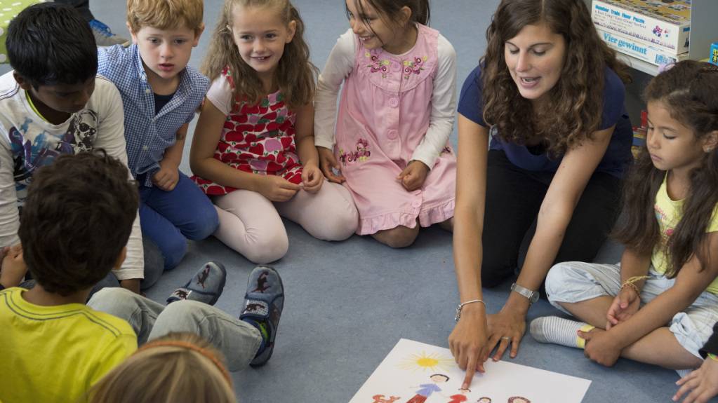 Genügend Lehrpersonen im Kanton Zürich: Für das kommende Schuljahr besteht kein Lehrpersonenmangel mehr. (Symbolbild)