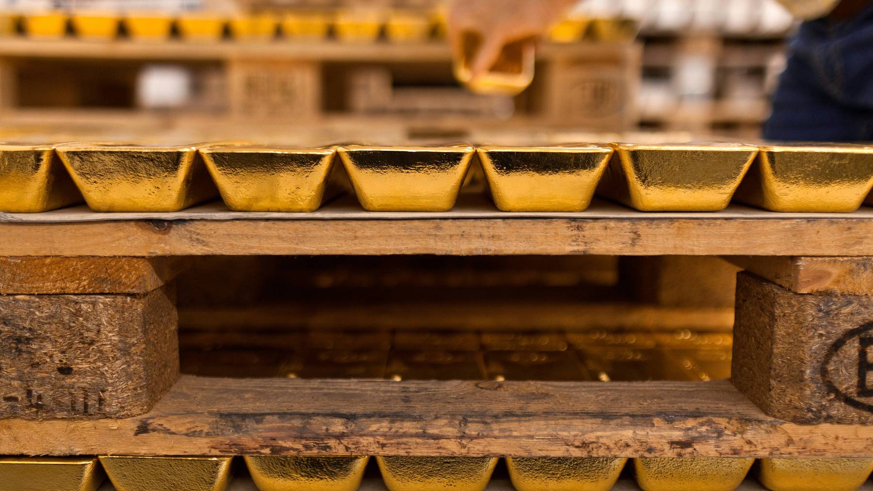 Die Schliessung der Tessiner Gold-Raffinerien sorgten für Engpässe auf dem Goldmarkt weltweit.