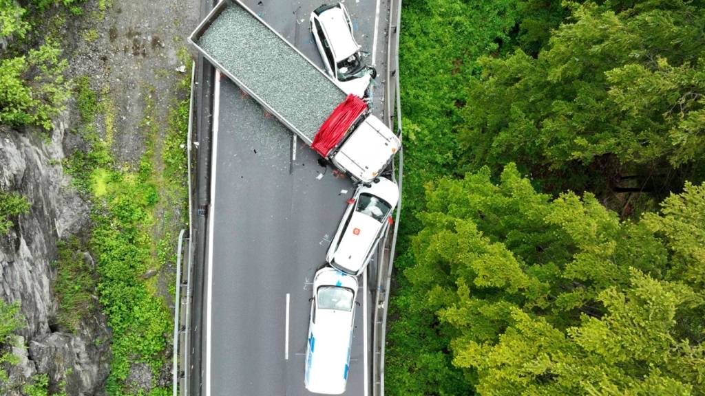 Ein Verkehrsunfall in Sils im Domleschg forderte insgesamt vier Verletzte.