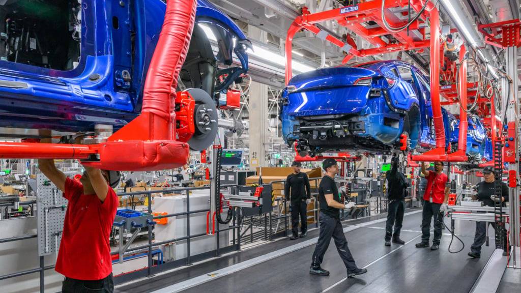 Zur positiven Entwicklung der deutschen Industrieproduktion im Mai trug auch die Automobilindustrie mit plus 4,9 Prozent bei. (Archivbild)