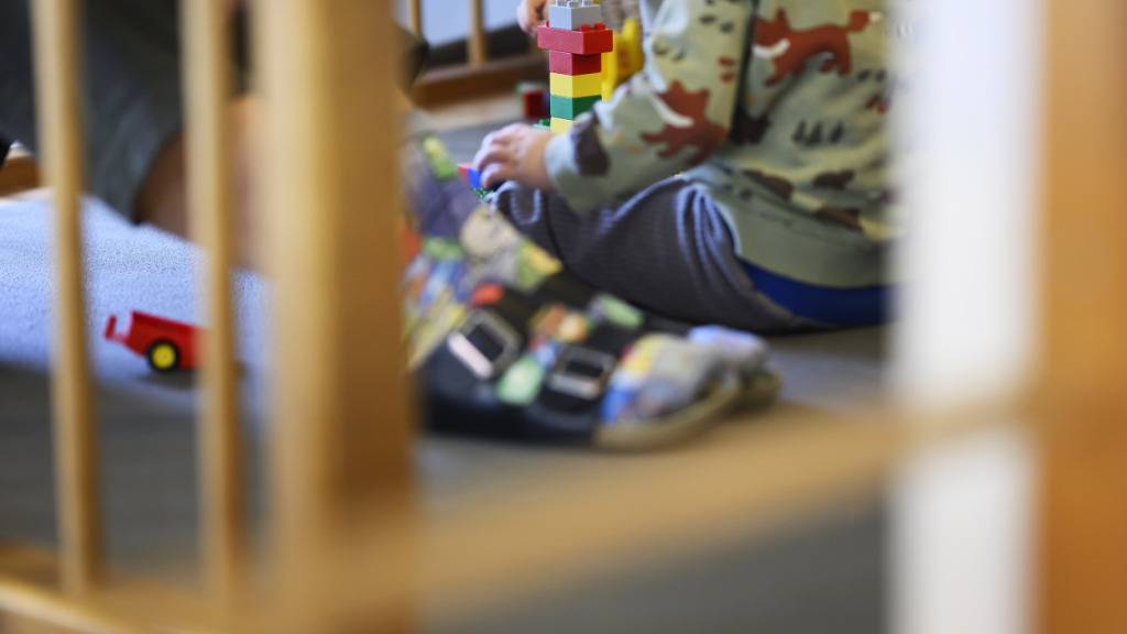 Kinder spielen mit Lego in einer Kindertagesstätte. (Symbolbild)