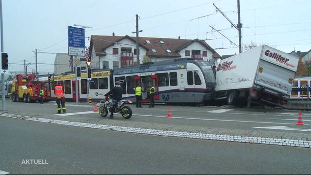 Unfall Lkw Kollidiert Mit Zug Auf Dem Mutschellen Tele M1